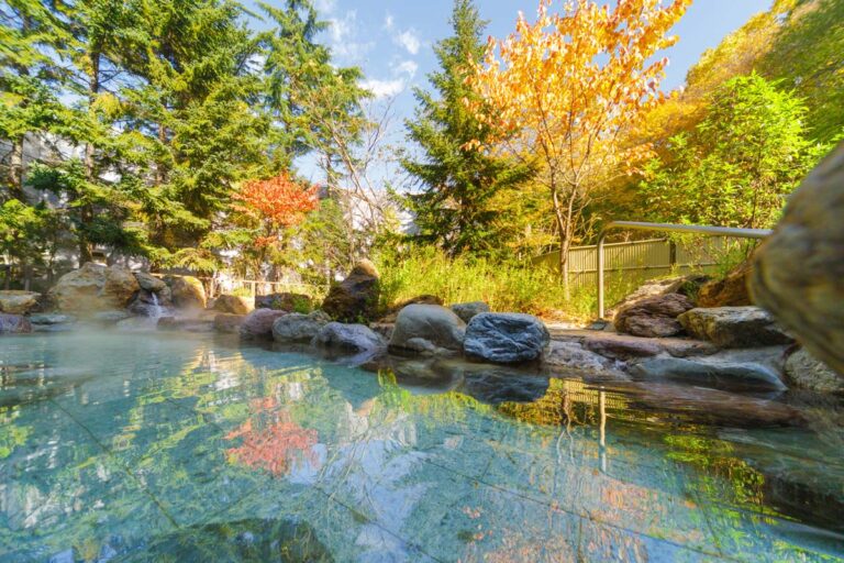 秋の露天風呂