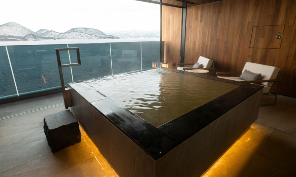 BOUROU LAKE TOYA スイートの露天風呂