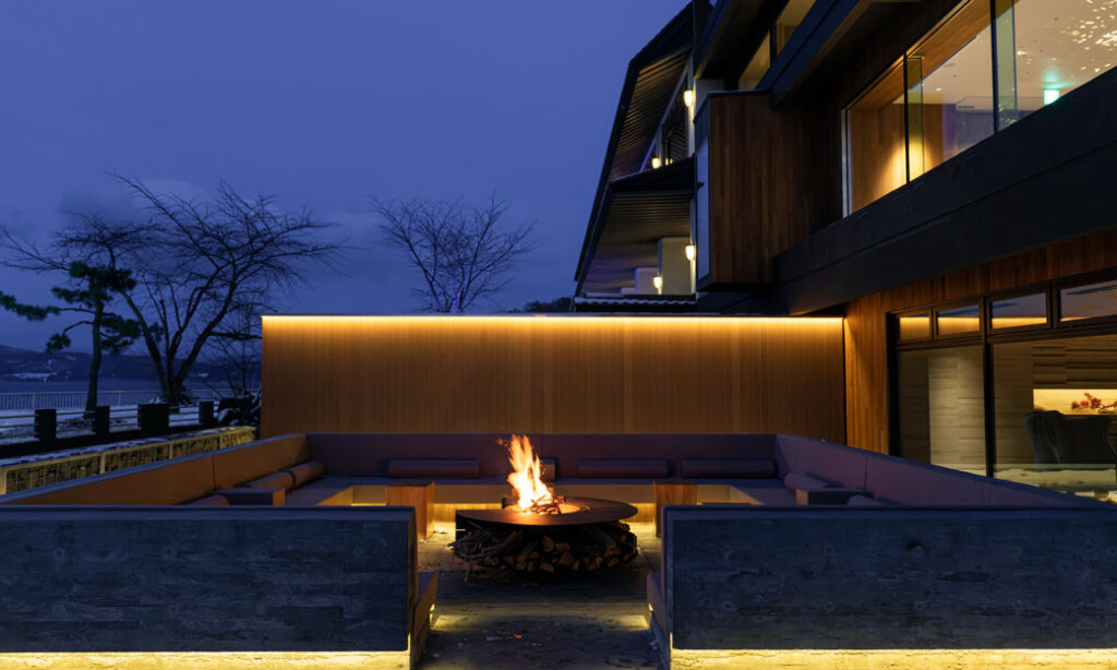 BOUROU LAKE TOYA　焚き火テラス