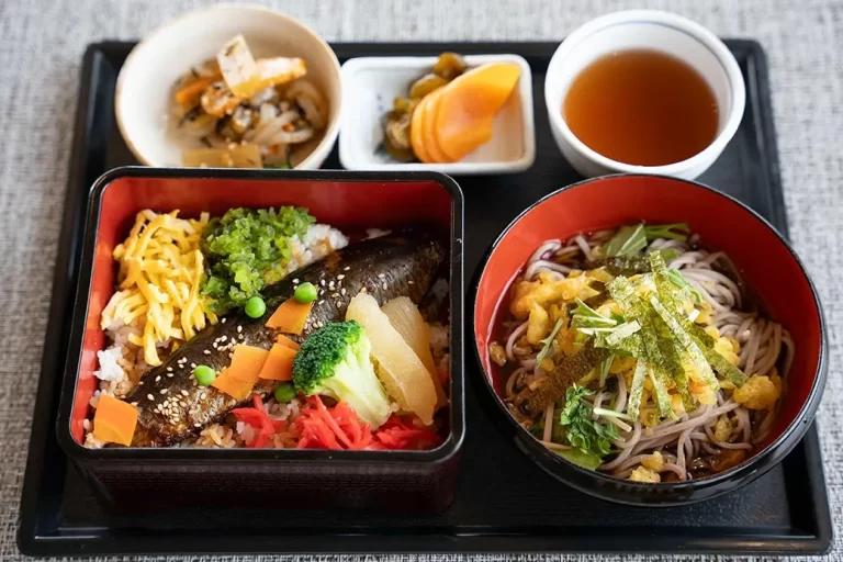 れすとらん津花館　ニシン親子丼お膳